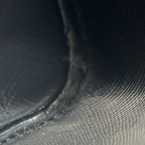 Flawed Tory Burch Robinson Tote - Picture 10 of 10